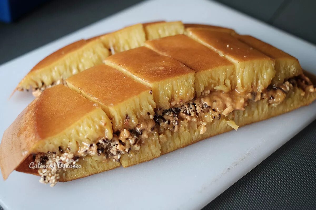 Восточный пирог со сгущенкой. Пирог с грецкими орехами и сгущенкой. Теранг булан. Карамельно ореховый пирог. Медово ореховый пирог.