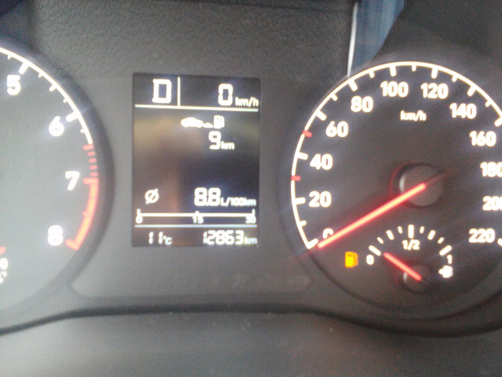 Приборная панель ua2. Как сбросить пробег на санти. Пежо 2008 показатель бензина. Honda inspire 1996 2 литра пересветка приборки. Полный бак акцент.