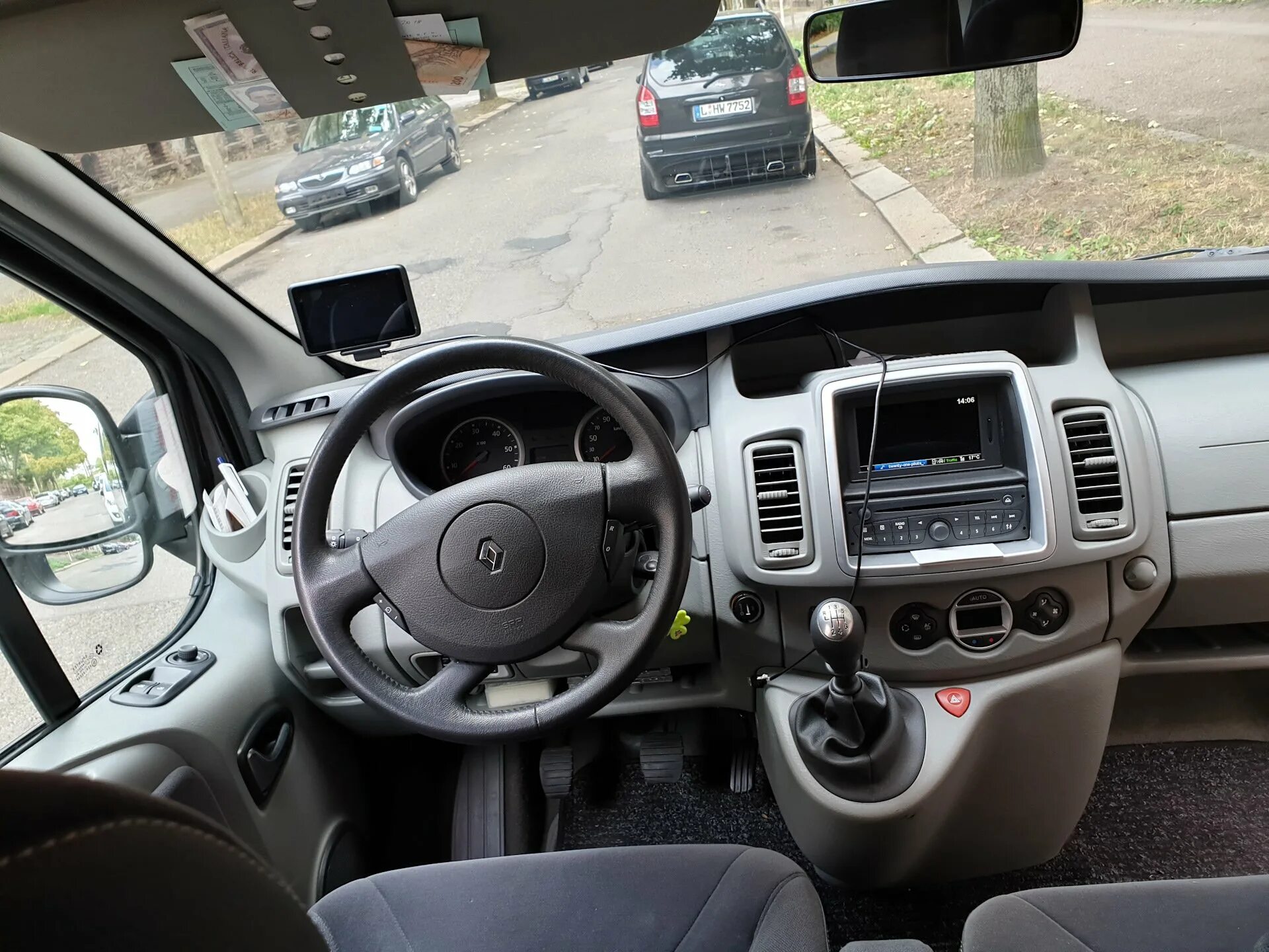 Renault Trafic 2007 салон. Рено трафик 2008 салон. Рено трафик 2 салон. Renault Trafic 2003 салон. Салон трафик