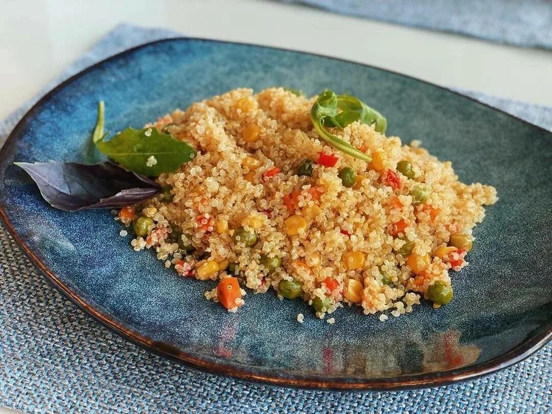 Киноа приготовить на гарнир вкусно и быстро. Киноа vitamin. киноа с овощами. киноа с чечевицей националь.