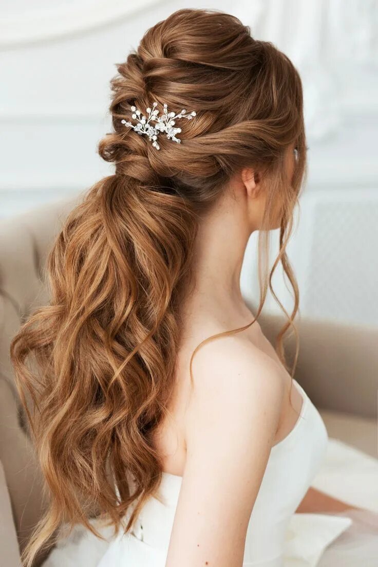 10 Charming Bridesmaid Hairstyles Ideas You Can Try Wedding hairstyles, Bride ha