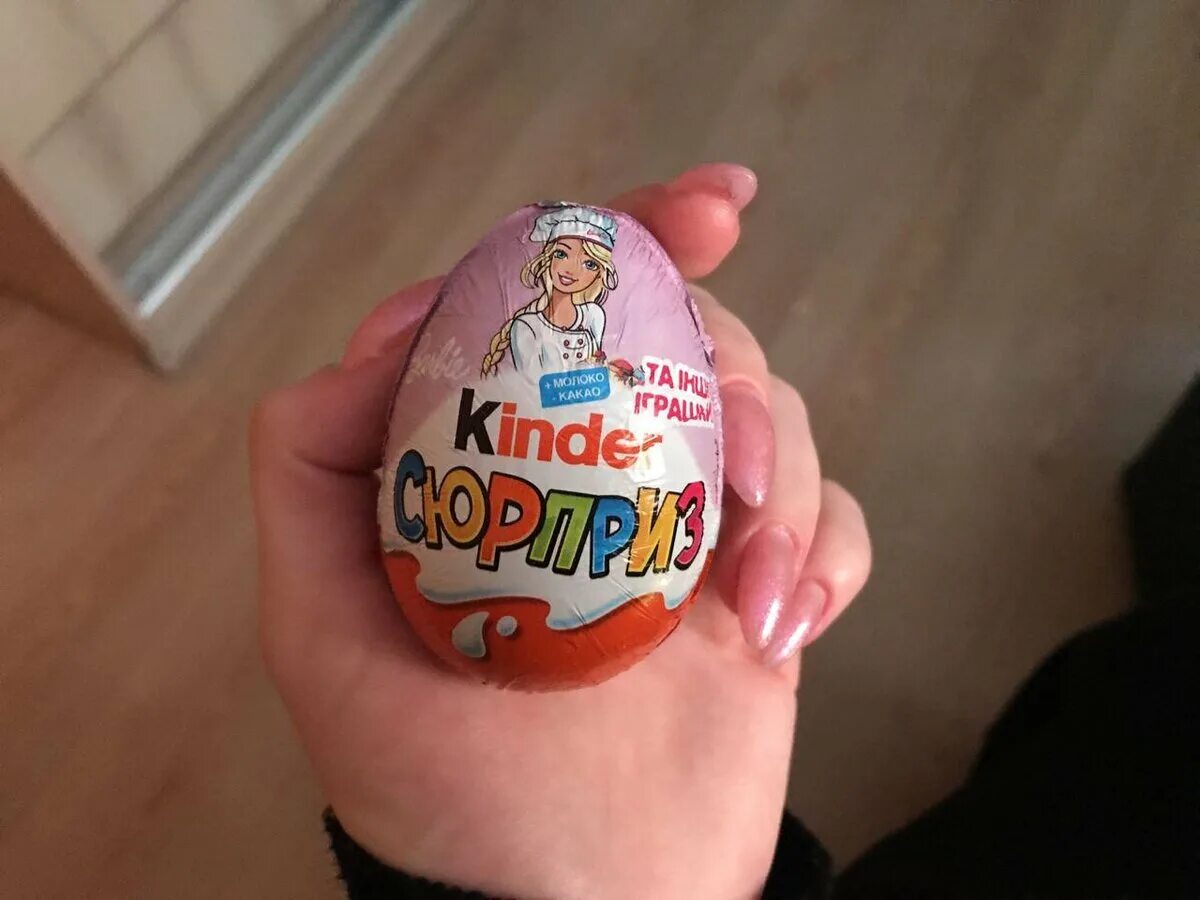 Beyond stranger things телепередача. Обои stranger things на компьютер. Киндер очень странные дела. Stranger things герои. Киндер сюрприз старая упаковка.