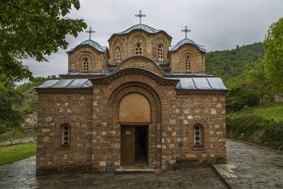 Монастырь святого луки. Церковь Святого Пантелеймона в Нерези. Монастырь Святого Пантелеймона в Греции часовня. Церковь Святого Пантелеимона (Салоники). Скопье монастырь Святого Пантелеймона.