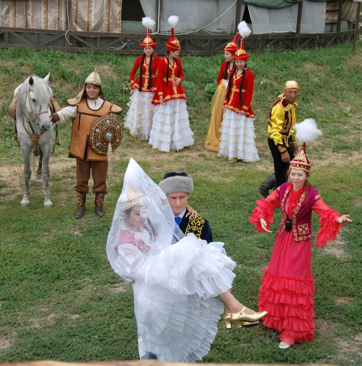Свадьба у казахов. Казахские традиции. Традиции и обычаи казахов. Казахские традиции и обычаи. Свадьба казахов.