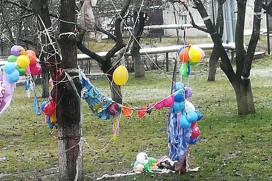 Мусорные шарики. Мусорные шарики. Мусорные шарики. Пластиковые отходы и человек. Мусорные шарики.