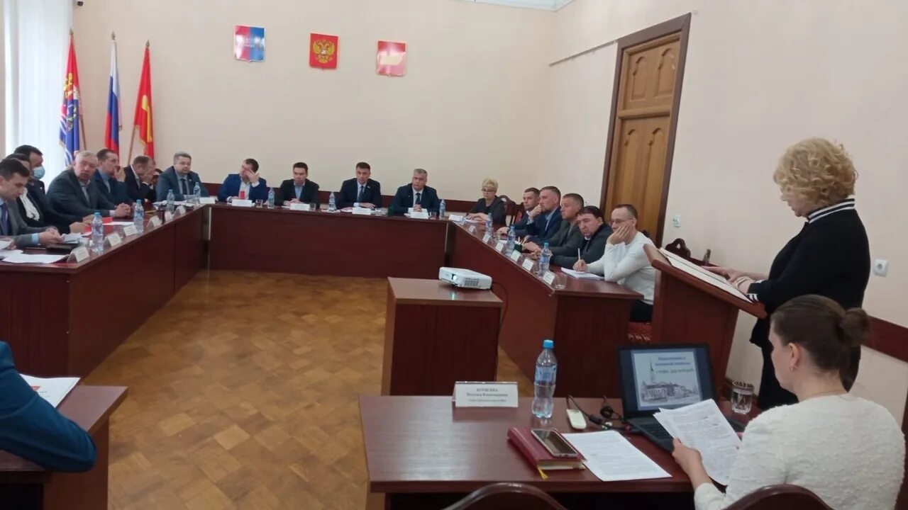 Заседание по ставке 26 апреля. Депутаты коммунисты фото. секретарь при заседание. шуя корягина против вазилова. глава шуйского поселения карелия фото.