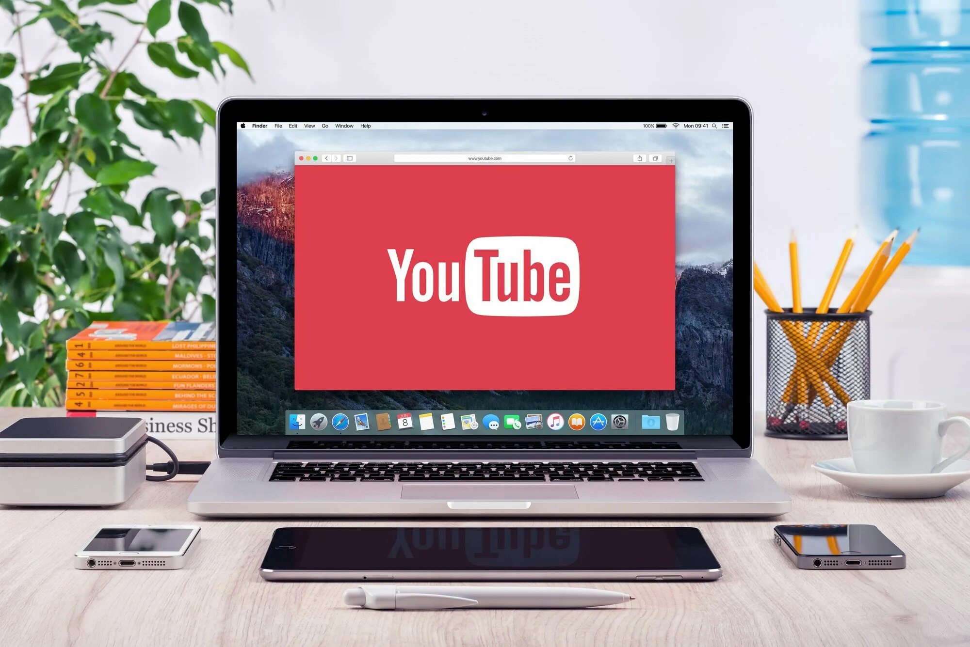 Youtube feature https. Ютуююююююююююююююююююююююююююююююююююю. Видеореклама в интернете. Youtube канал. Ютуб на ноутбуке.