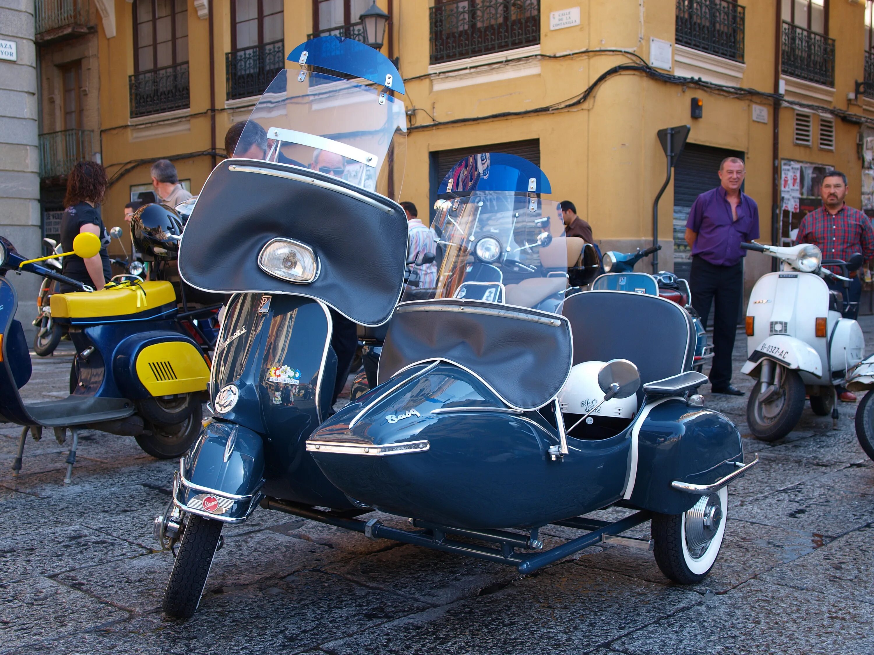 Мотороллер. Vespa piaggio ретро. Веспа мотороллер. Мотороллер piaggio vespa. Веспа сайдкар.
