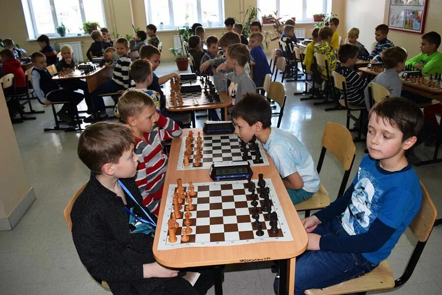 девочка шахматный турнир. шахматный турнир. девочка шахматный турнир. шахматы "турнир". шахматы в студенческой теме.