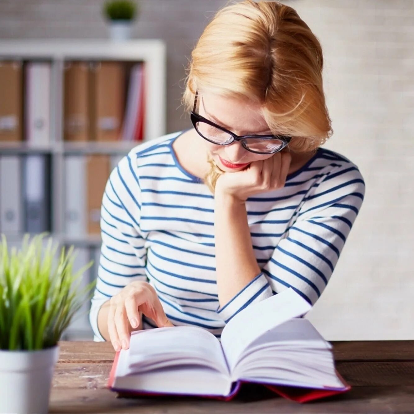Who reads stories
