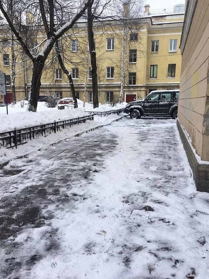 Ук возрождение спб. Дворы Васильевского острова. Василеостровский район дворы. УК Возрождение СПБ Васильевский остров. Двор на 21 линии Васильевского острова.