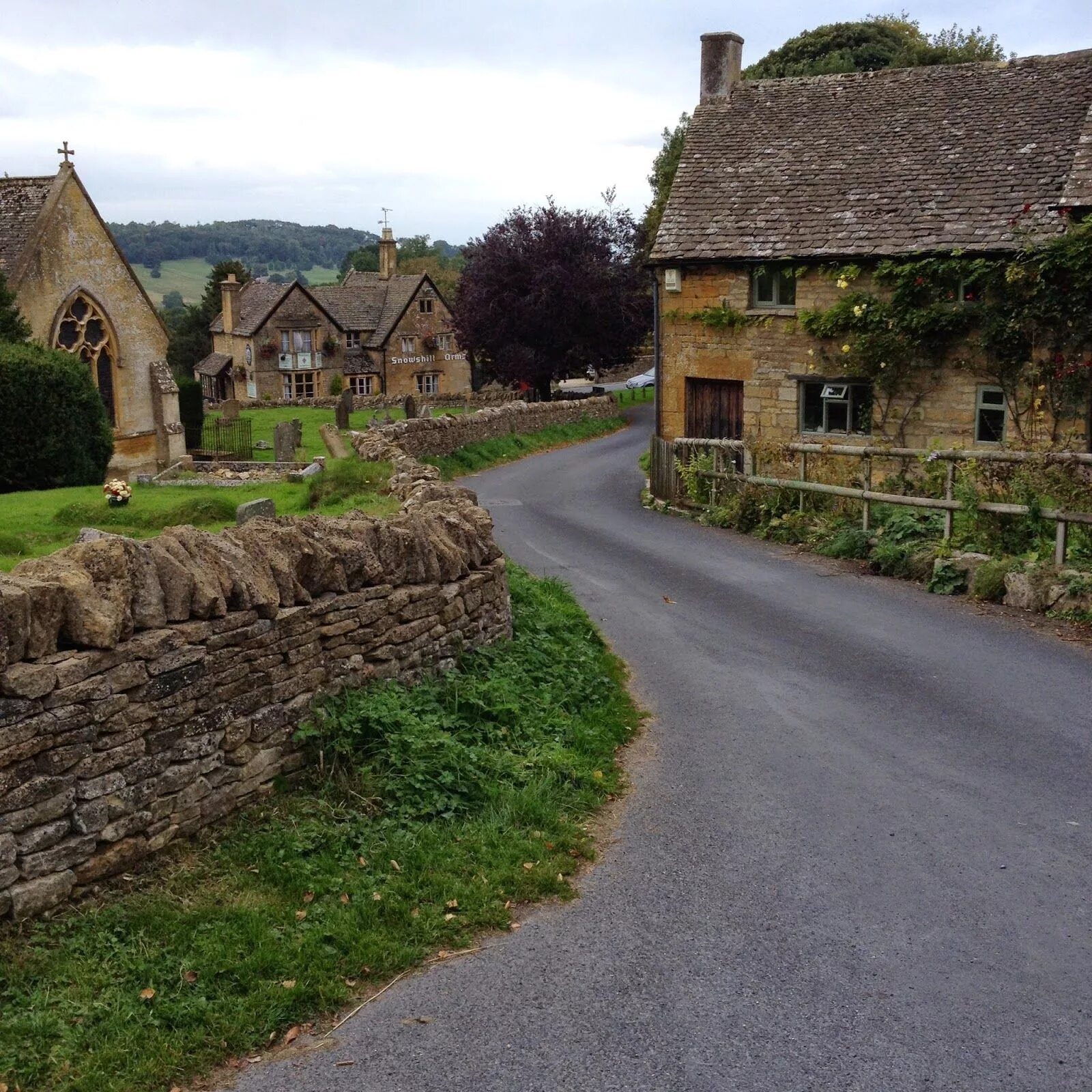 English village. Рэмплфорд Англия. Кингз Эббот Англия деревня. Карсли Англия деревня. Кэмбелфорт Англия деревня.