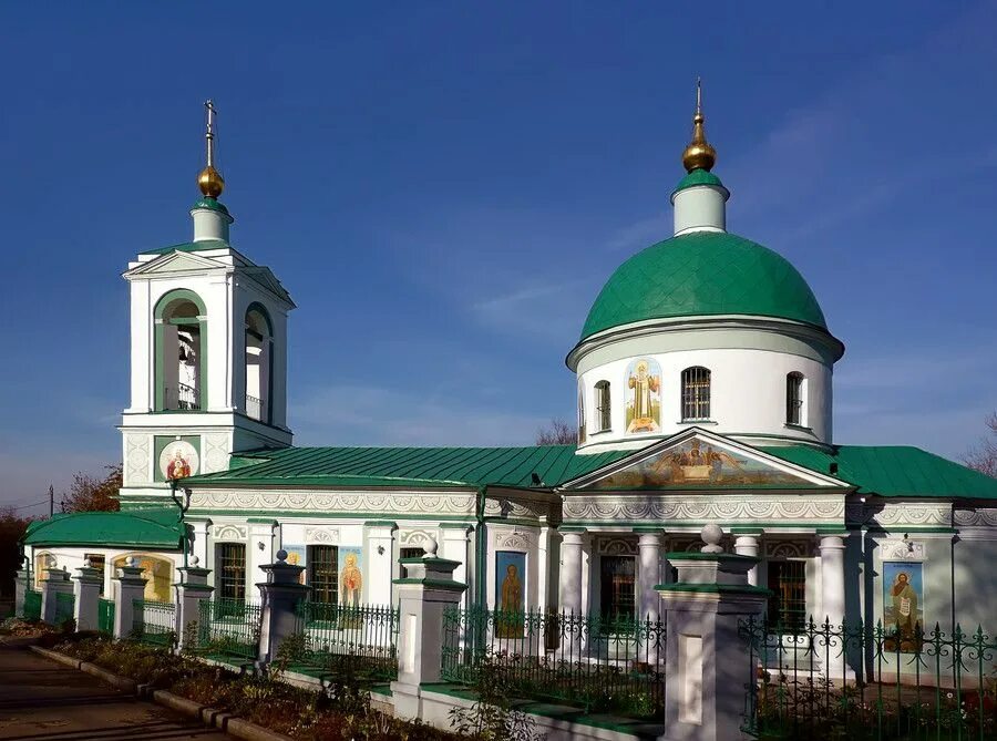 Живоначальная церковь. Храм живоначальной троицы на воробьёвых горах. церковь живоначальной троицы на воробьевых горах. храма живоначальной троицы воробьёвы горы. церковь троицы живоначальной москва.