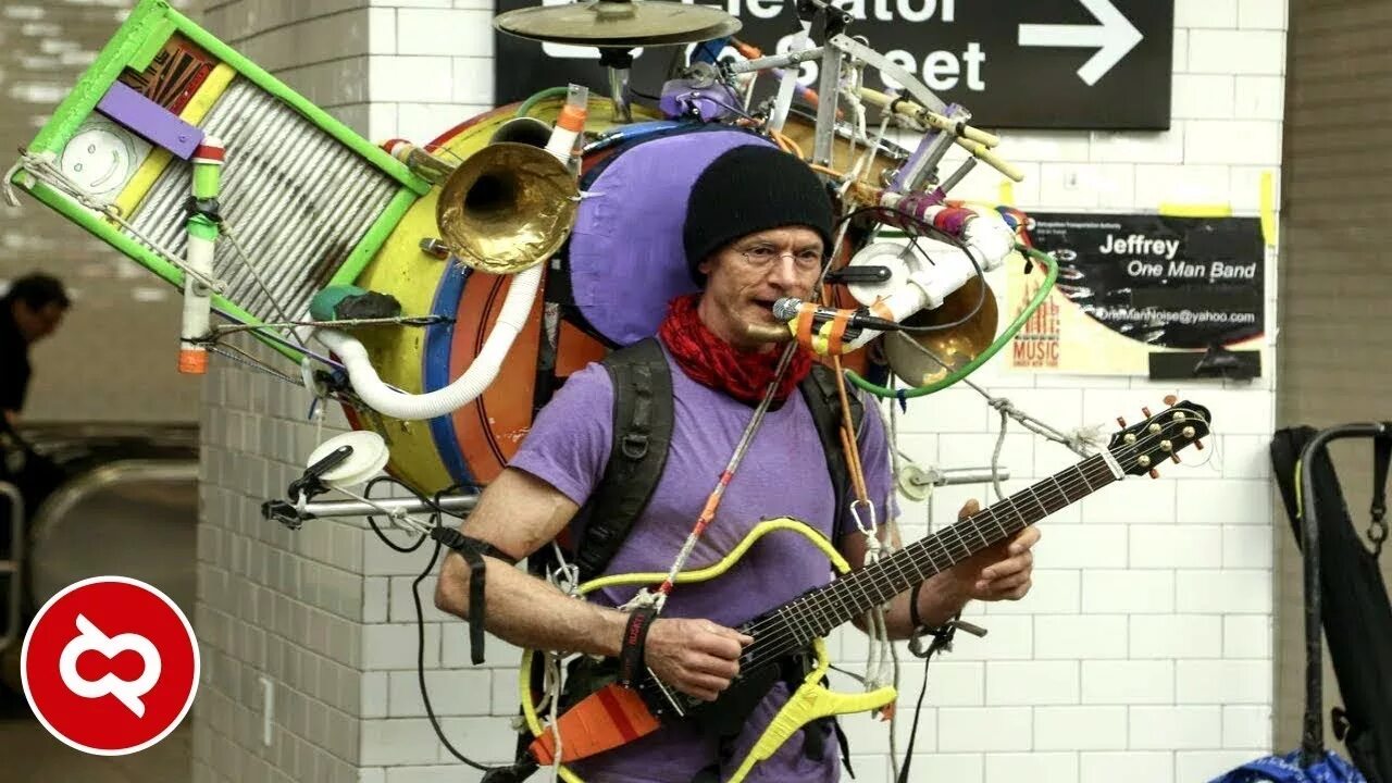 Человек-оркестр (one man Band), США, 2005. Уличный музыкант мультиинструменталист. Человек оркестр музыкант. Человек оркестр уличные музыканты. Человек оркестр концерт