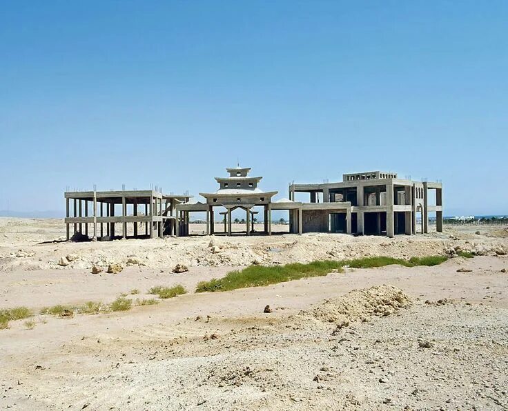Заброшенный отель в египте sharm rl sheikh. Остров хатидзё. Заброшенные отели хургады. Заброшенный кинотеатр, синайская пустыня. Хургада заброшенный отель sheraton.