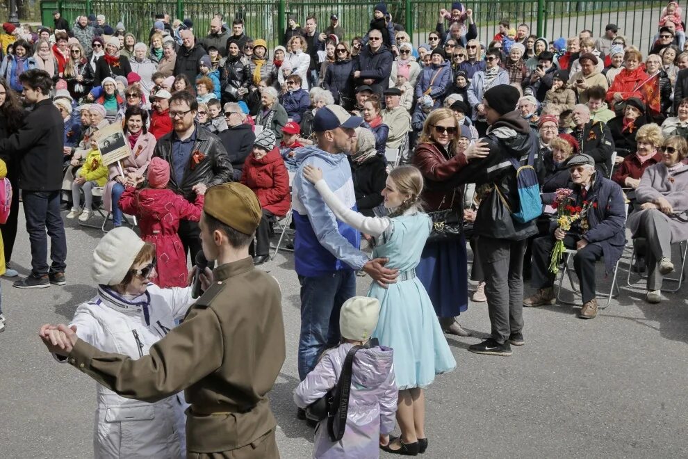 4 мая отмечается. 9 мая как отмечали праздник сейчас и когда.