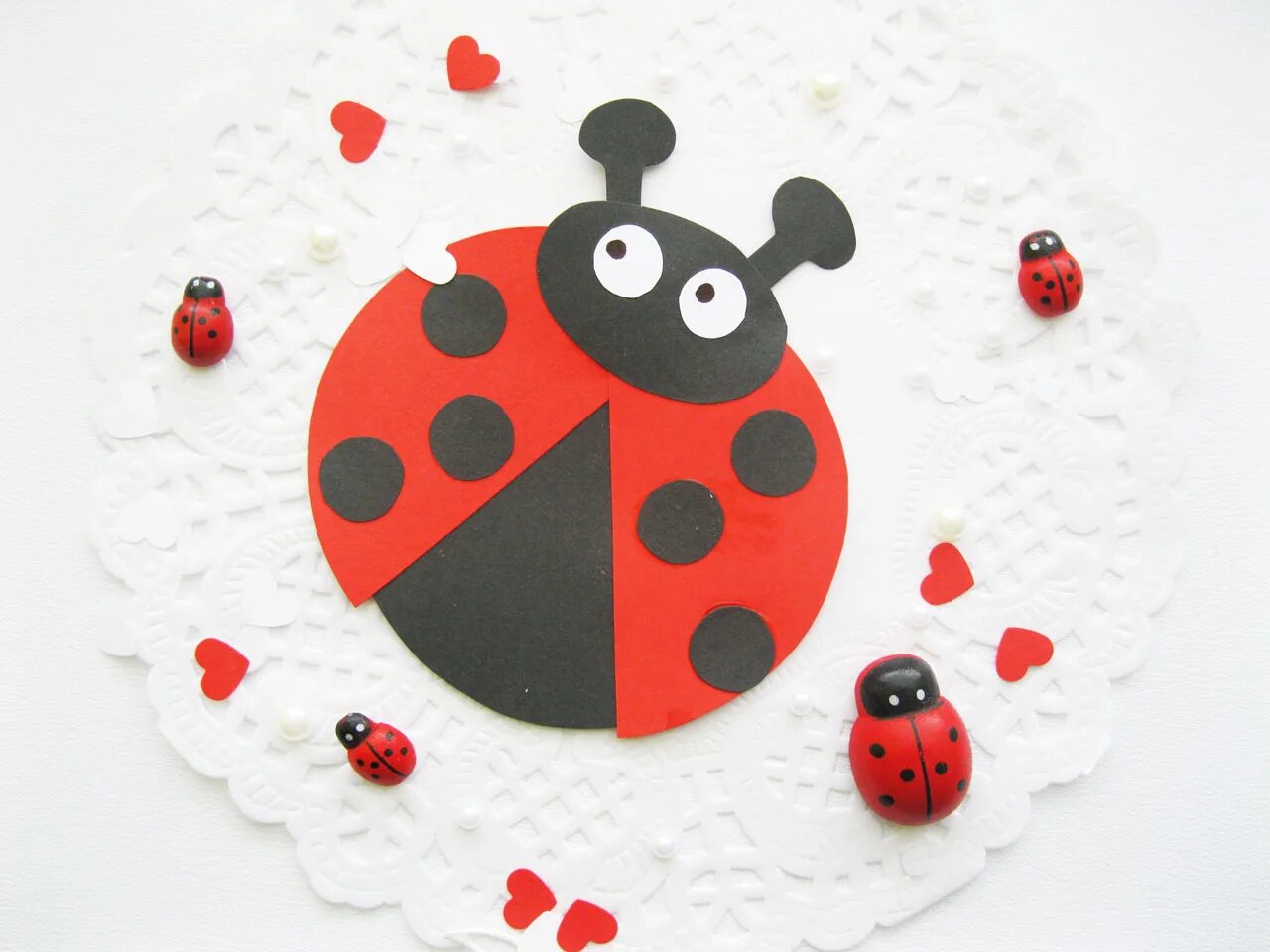 божья коровка из природного материала. потделка бодья коровка. поделки божья. поделка божья коровка. божья коровка поделки для дошкольников.