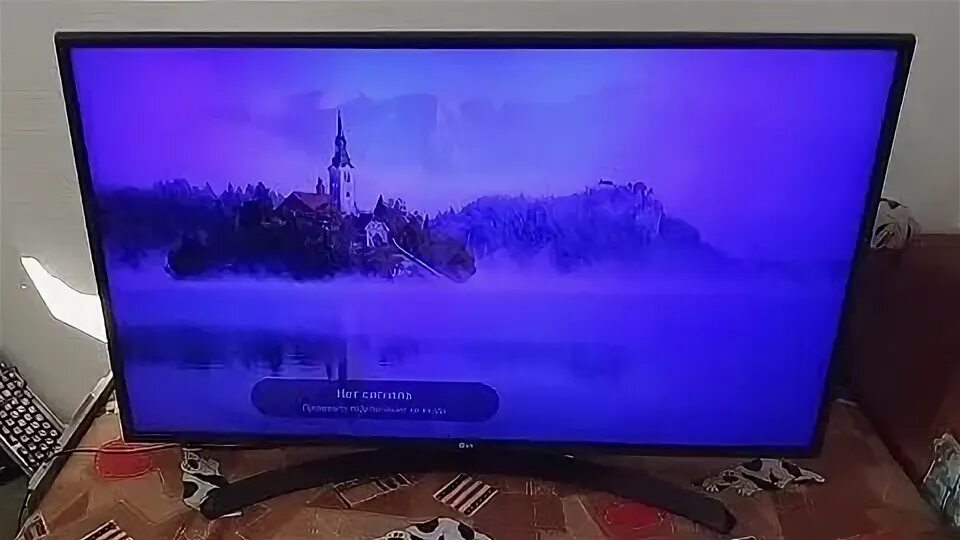 Телевизор lg синие цвета. Синий телевизор. Синие пятна на телевизоре. Телевизор LG синий оттенок изображения. Синий оттенок на телевизоре LG.