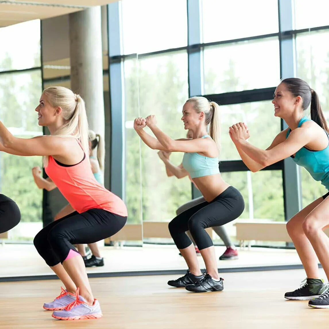 Фитнес микс. Групповые тренировки. Фитнес групповые занятия. Занятия в спортзале. Функциональный тренинг.