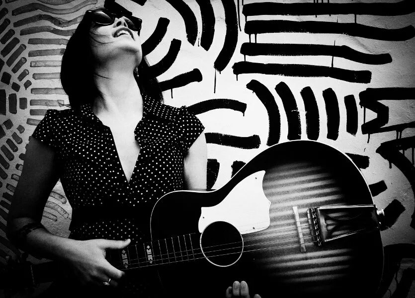 Коллаж в стиле поп арт. Modern music. Modern musicals. Модерн в музыке. Гитара и клавиши.