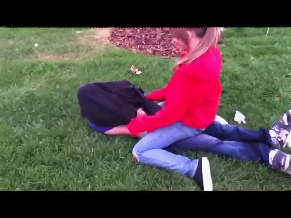 Женщина заставила лизать. Доминирующие женщины в колготках. Трамплинг. Доминирование две девушки. Младшая сестра доминирует.