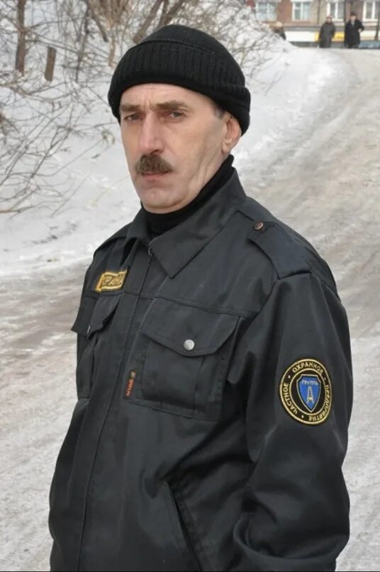 Сторож первоуральск. Типичный охранник. охранник дед. сторож. сторож охранник.