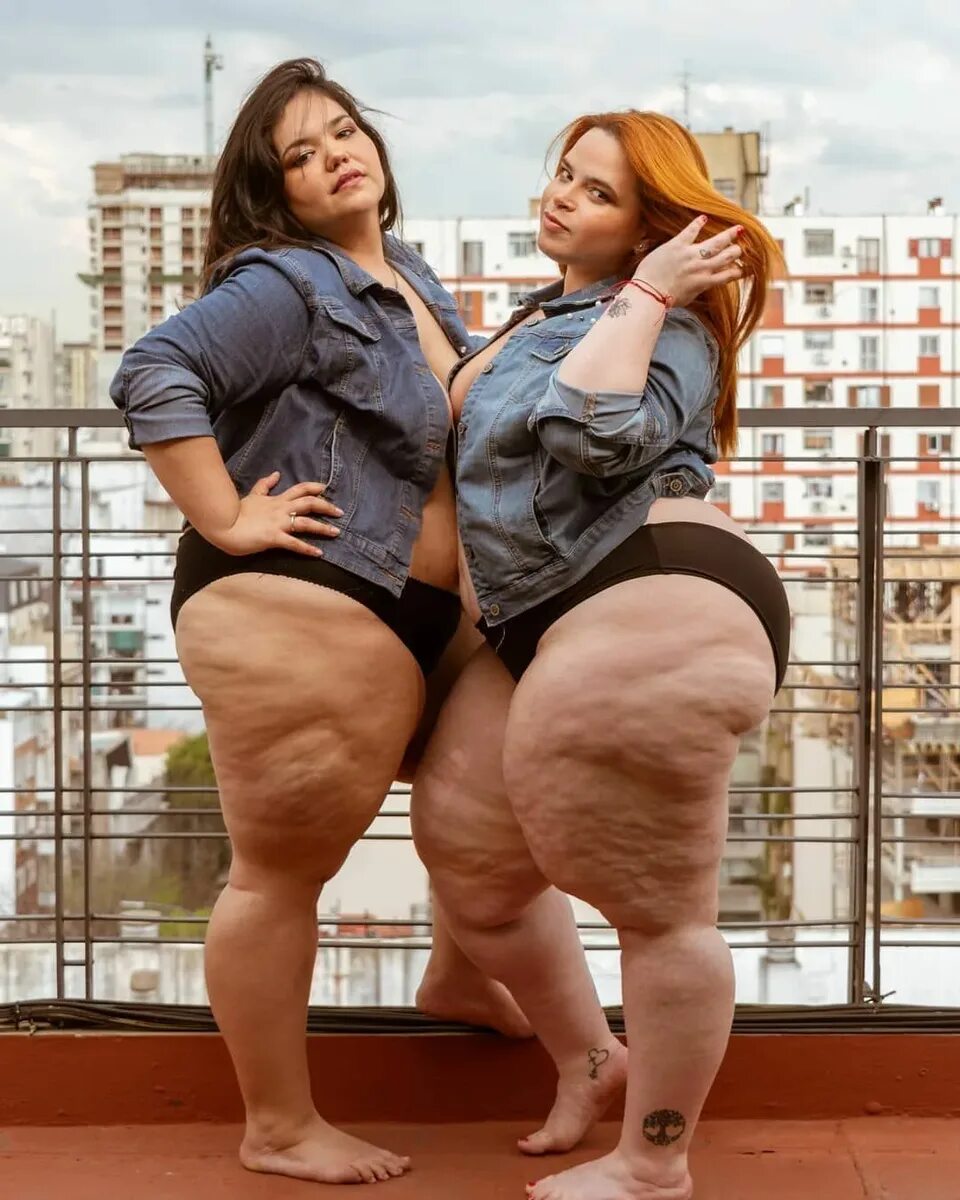 Гигантские жирные девушки. Толстая целлюлитная женщина. Огромная женщина. Под толстой жопой