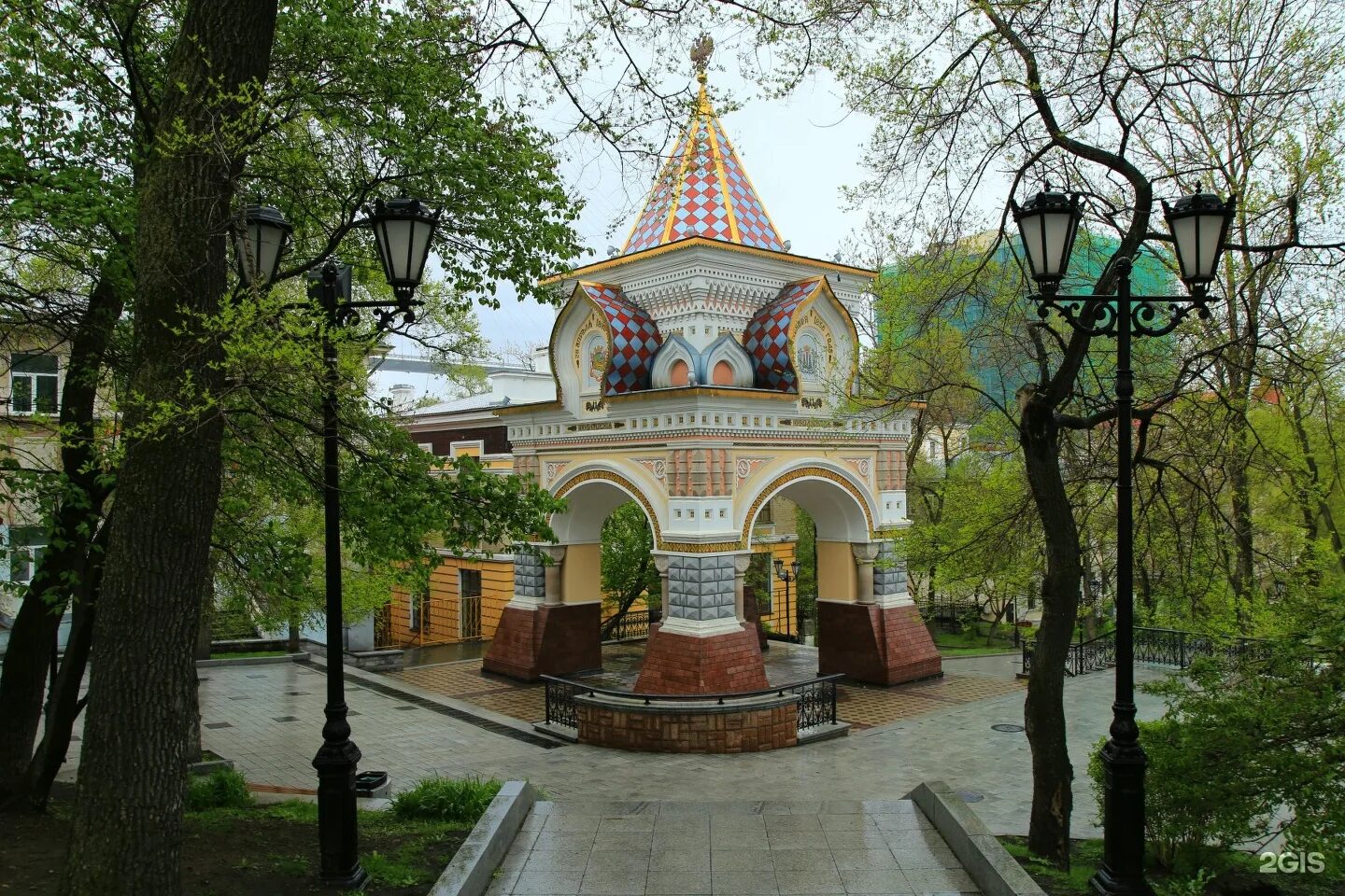 Николаевская триумфальная арка во владивостоке. Триумфальная арка цесаревича николая во владивостоке. Арка цесаревича николая владивосток. Арка цесаревича во владивостоке. Триумфальная арка цесаревича николая во владивостоке.