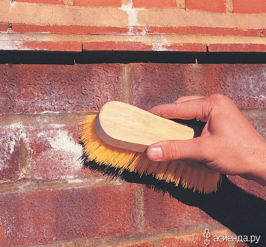 Очистка кирпича. Чистка кирпича. Чистим кирпич. Очистка старого кирпича от раствора. Крашеный силикатный кирпич.