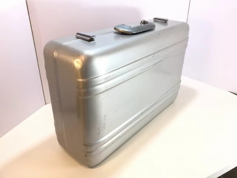 Middle case