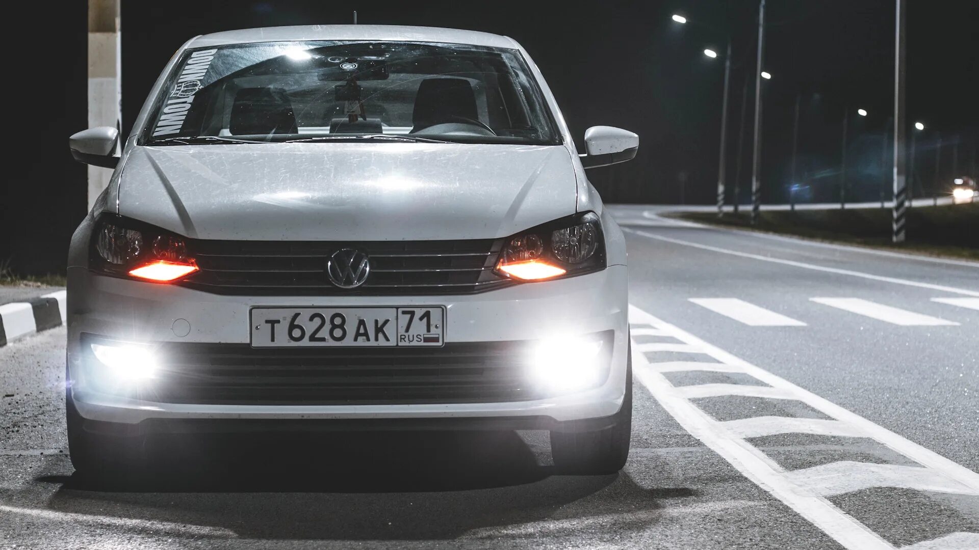 Лампа фольксваген поло ближний свет. Ксенон на н4 на фольксваген поло. Volkswagen polo ближний свет. Лед дхо поло седан 2017. Свет фар фольксваген поло седан.