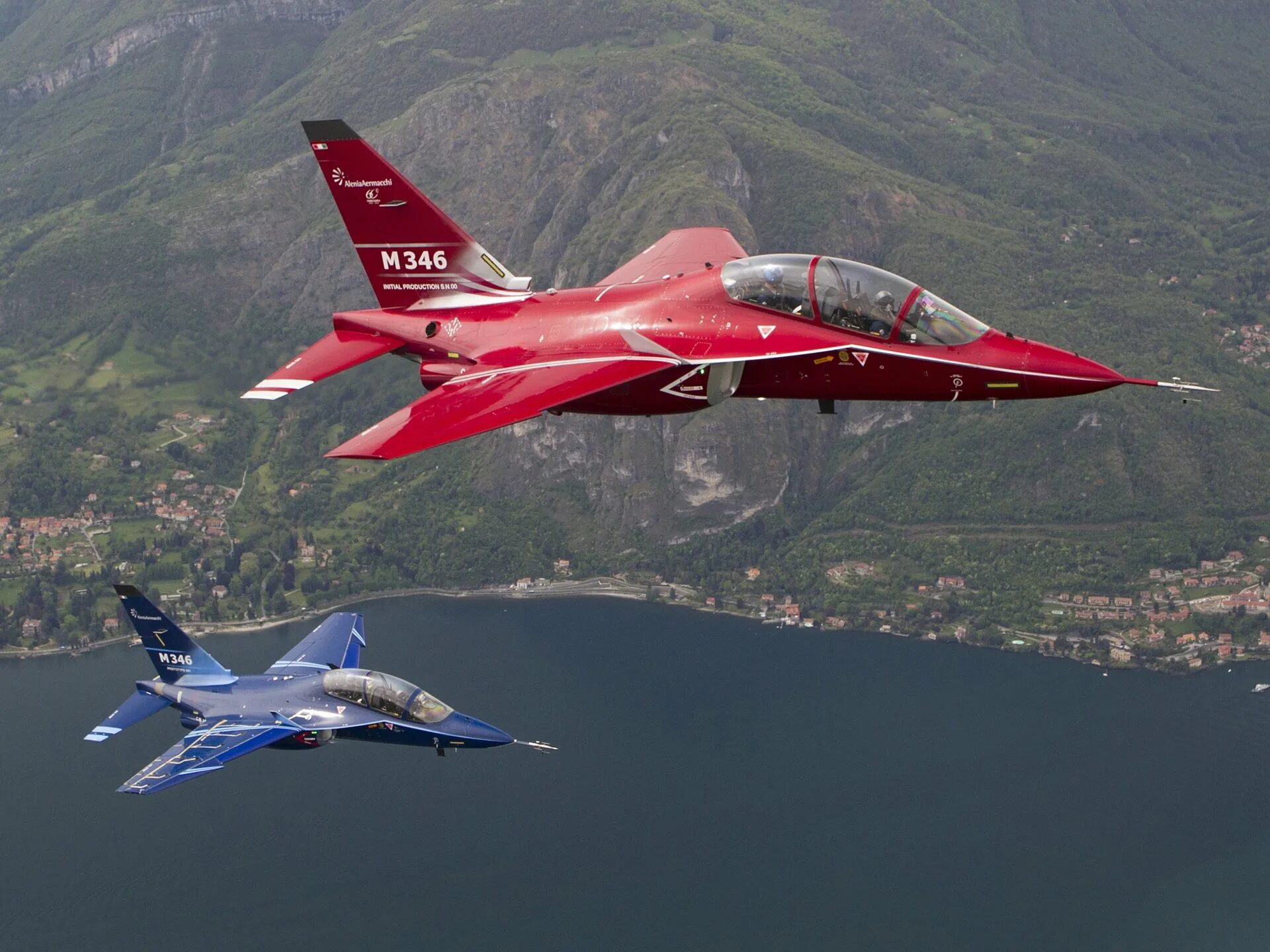 М346 истребитель. Aermacchi m-346 Master. Alenia Aermacchi m-346 Master. M-346 самолет. Токийские истребители