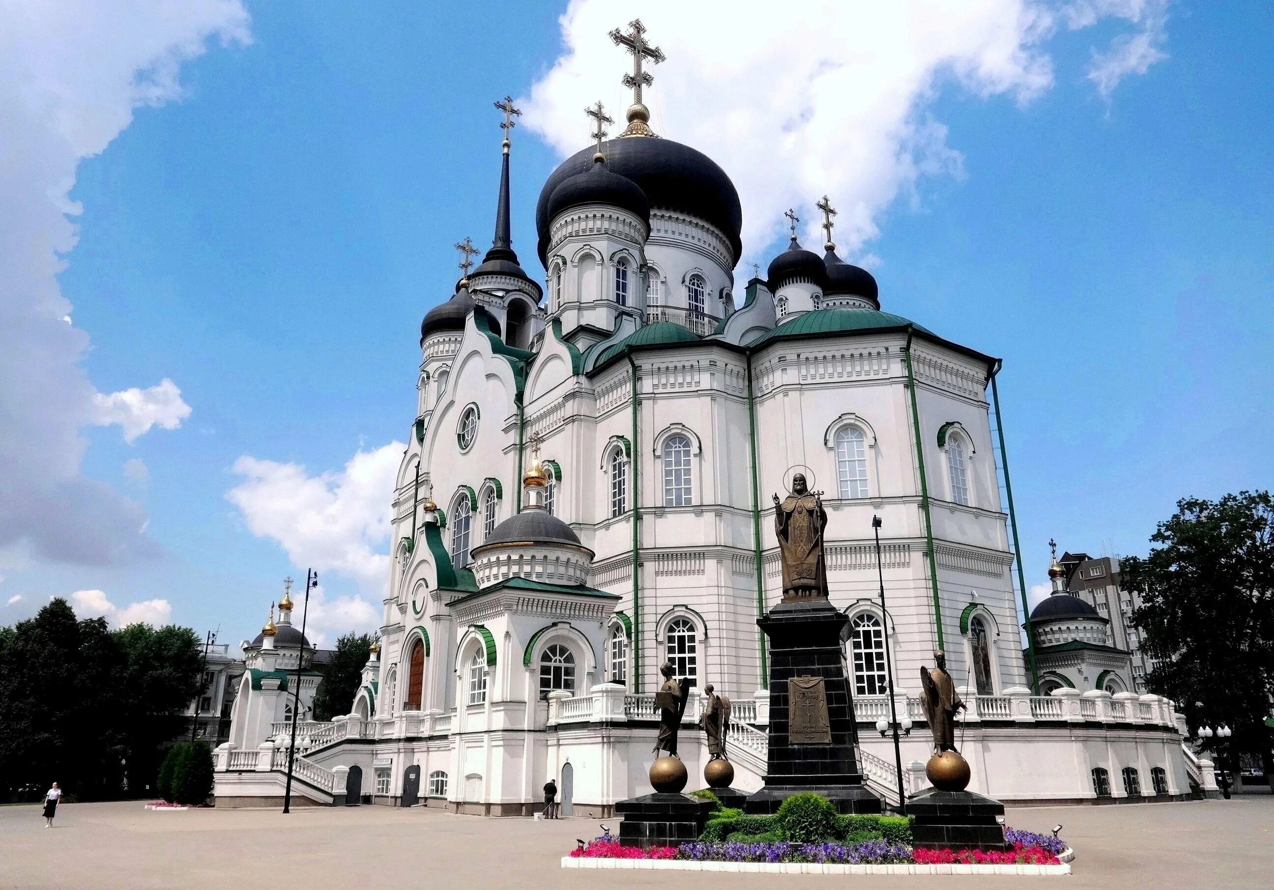 свято-успенский собор во владимире. собор васидлия блаженн. собор василия блаженного в санкт-петербурге. удмуртия свято михайловский собор. николо-угрешский монастырь.