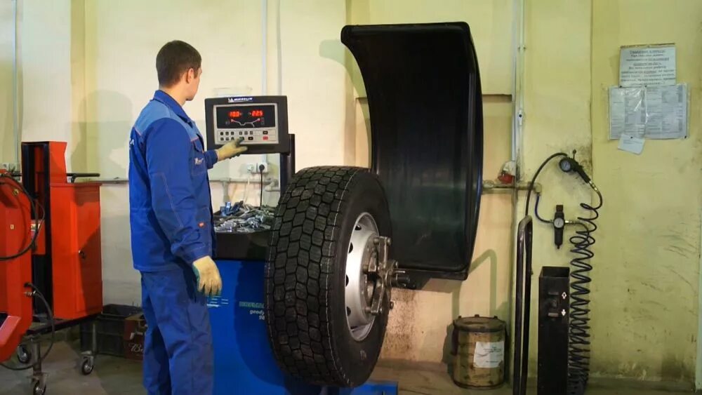 Колесмен шиномонтаж. Шиномонтаж. Monoflex нагреватели для вулканизации крупногабаритных шин. Шиномонтаж шины. Работа вулканизации.
