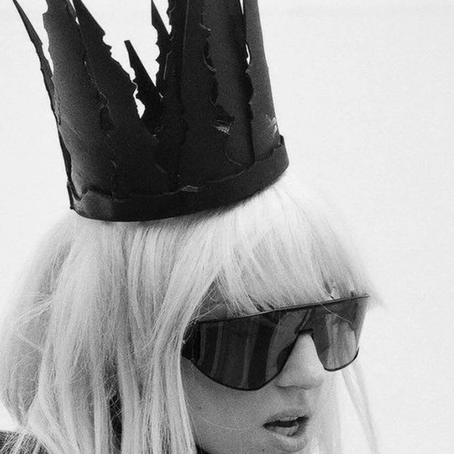 Lady gaga metal. Леди Гага Bad Romance. Леди Гага 2000. Леди Гага знак. Леди Гага в 23.