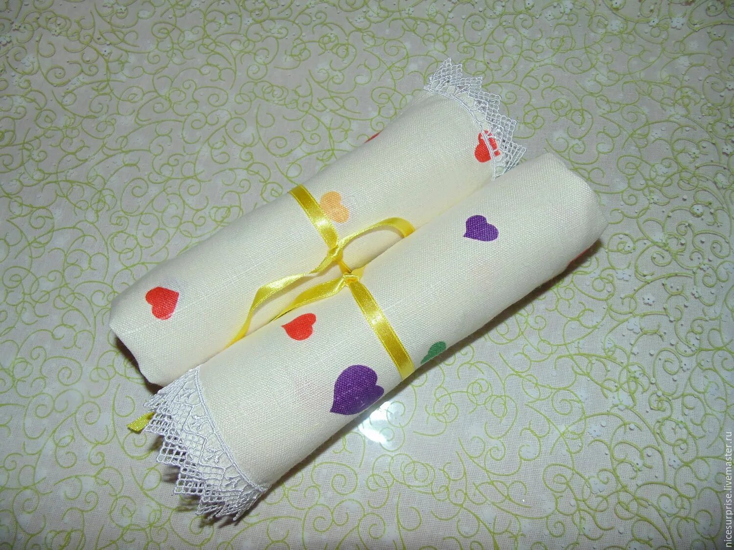Оформить полотенце. Кухонные полотенца в подарок. Красиво упаковать полотенце. Красивые полотенца в подарок. Красиво упаковать полотенца для подарка.