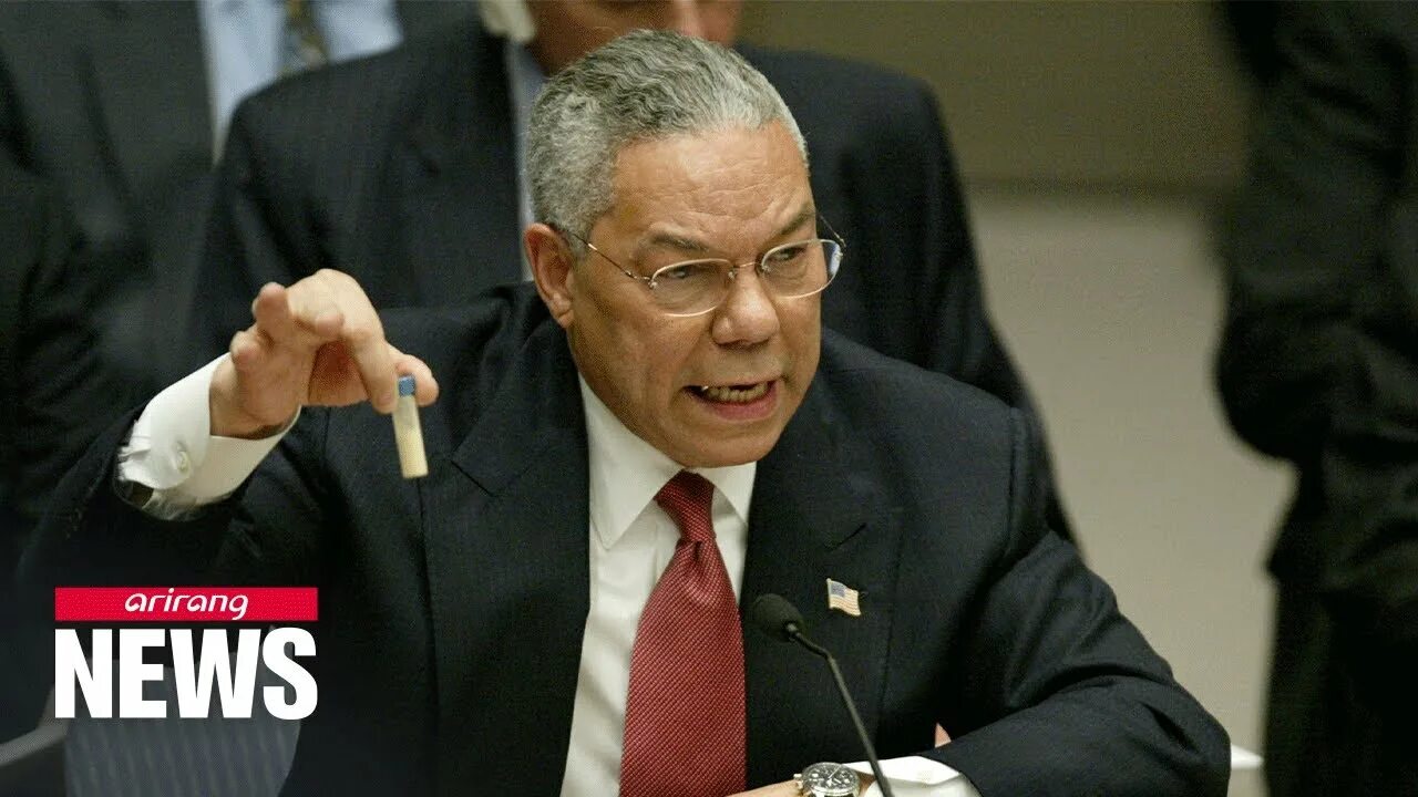 Колин пауэлл в оон. Колин пауэл. Госсекретарь сша колин пауэлл. Колин пауэл. Колин пауэлл с пробиркой.