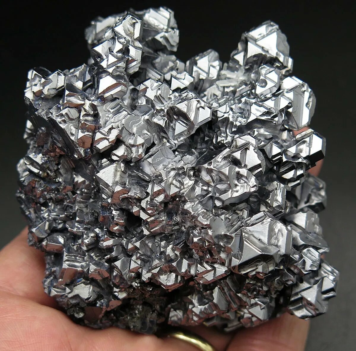Самый новый металл. Кристаллы галенита. Галенит гематит. Теллурид свинца минералы. Галенит минерал.