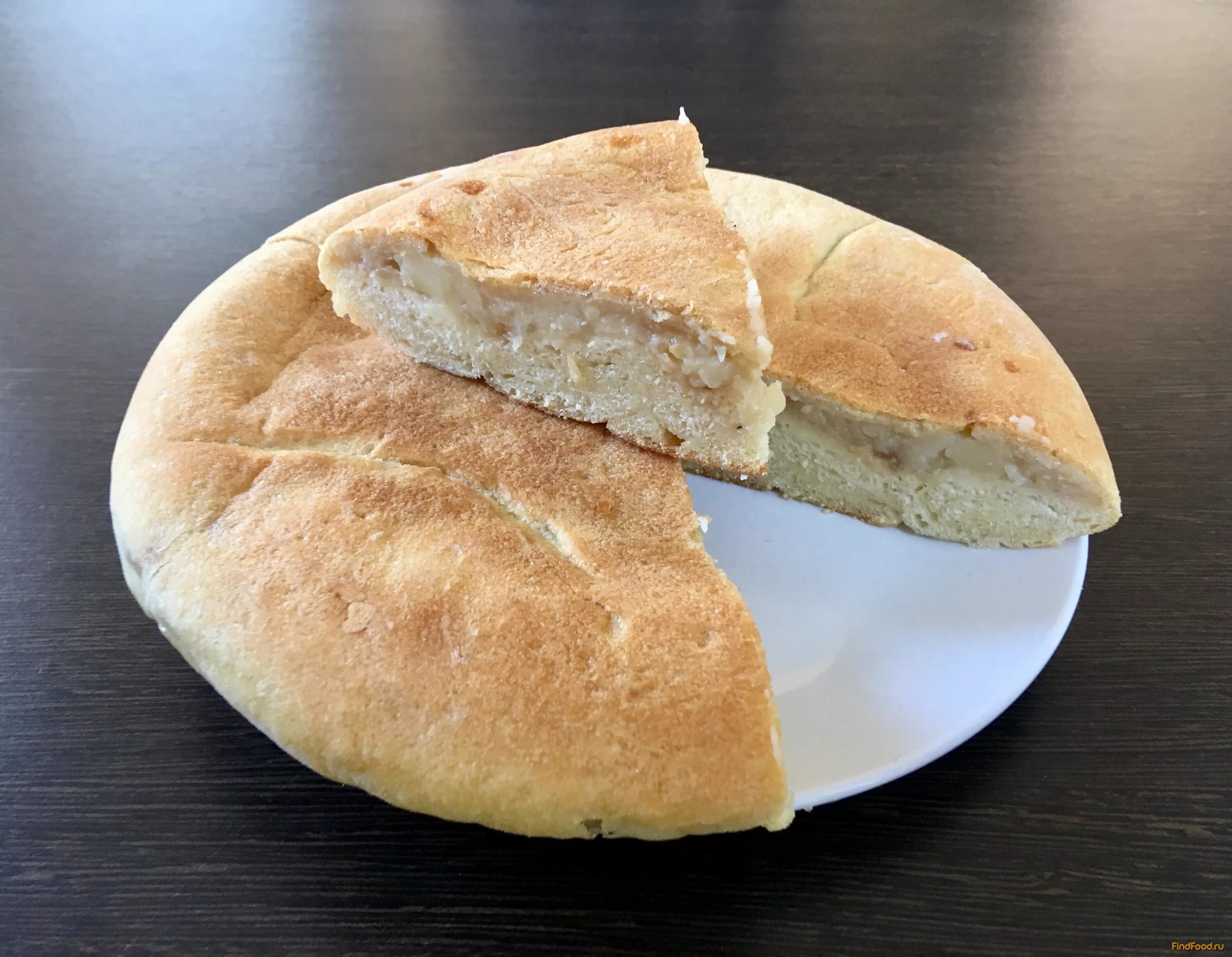 Выкладываем наш будущий картофельный пирог в мультиварке. Пироги запеченные с мясом. Заливной капустный пирог. Пирог с картошкой в мультиварке. Пирог с мясом в мультиварке.