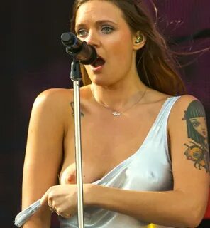 Slideshow tove lo shows her boobs.