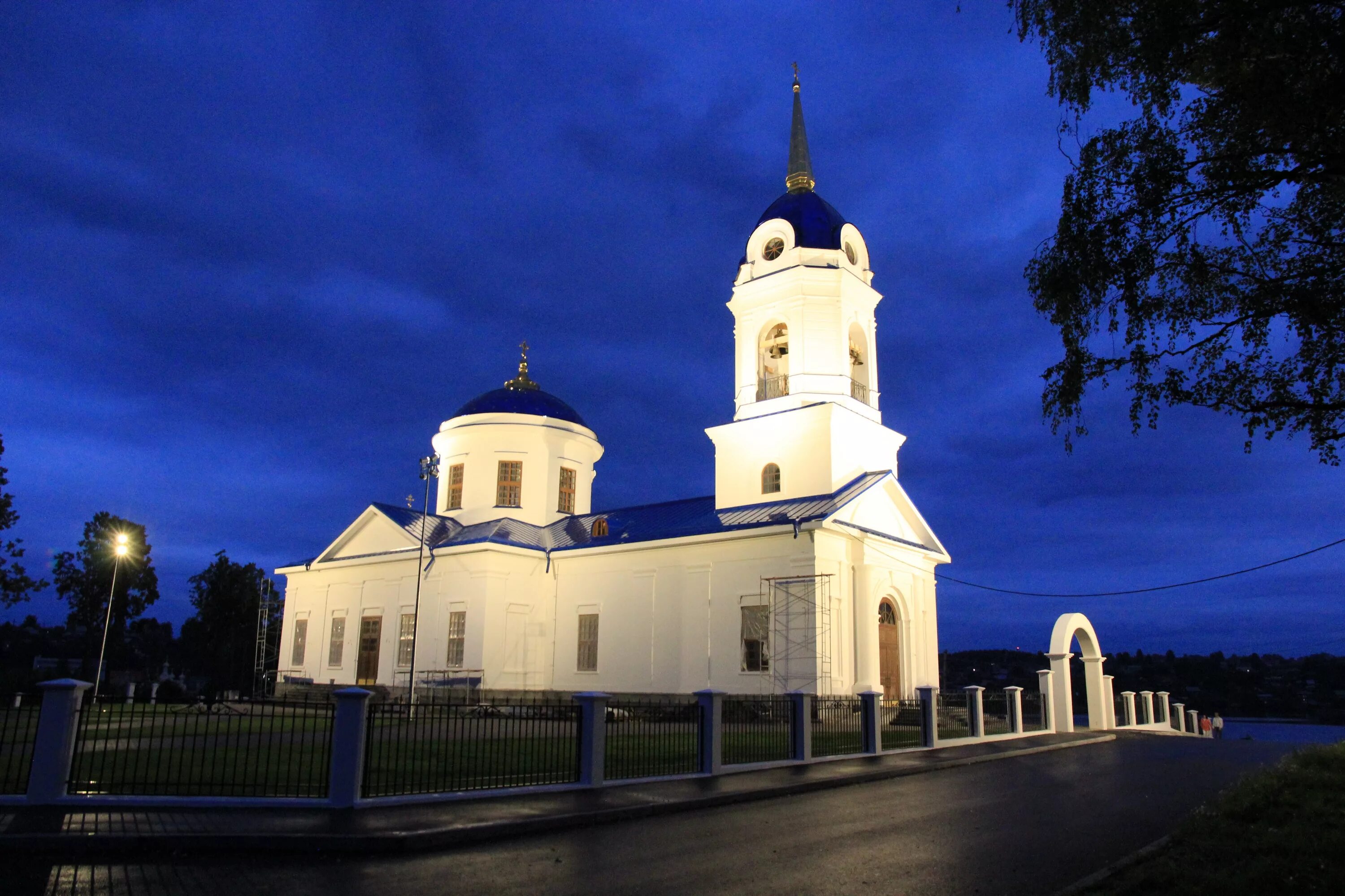 Добрянское поселение пермского края. Храм Пресвятой Богородицы Добрянка. Церковь Рождества Богородицы Добрянка. Церковь в Добрянке Пермский край. Добрянка новая Церковь.