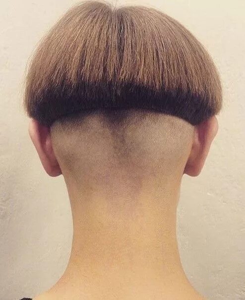 Коля затылков. Bowl Cut стрижка затылок. Прическа горшок. Прическа горшок затылок. Прическа горшок для мужчин.