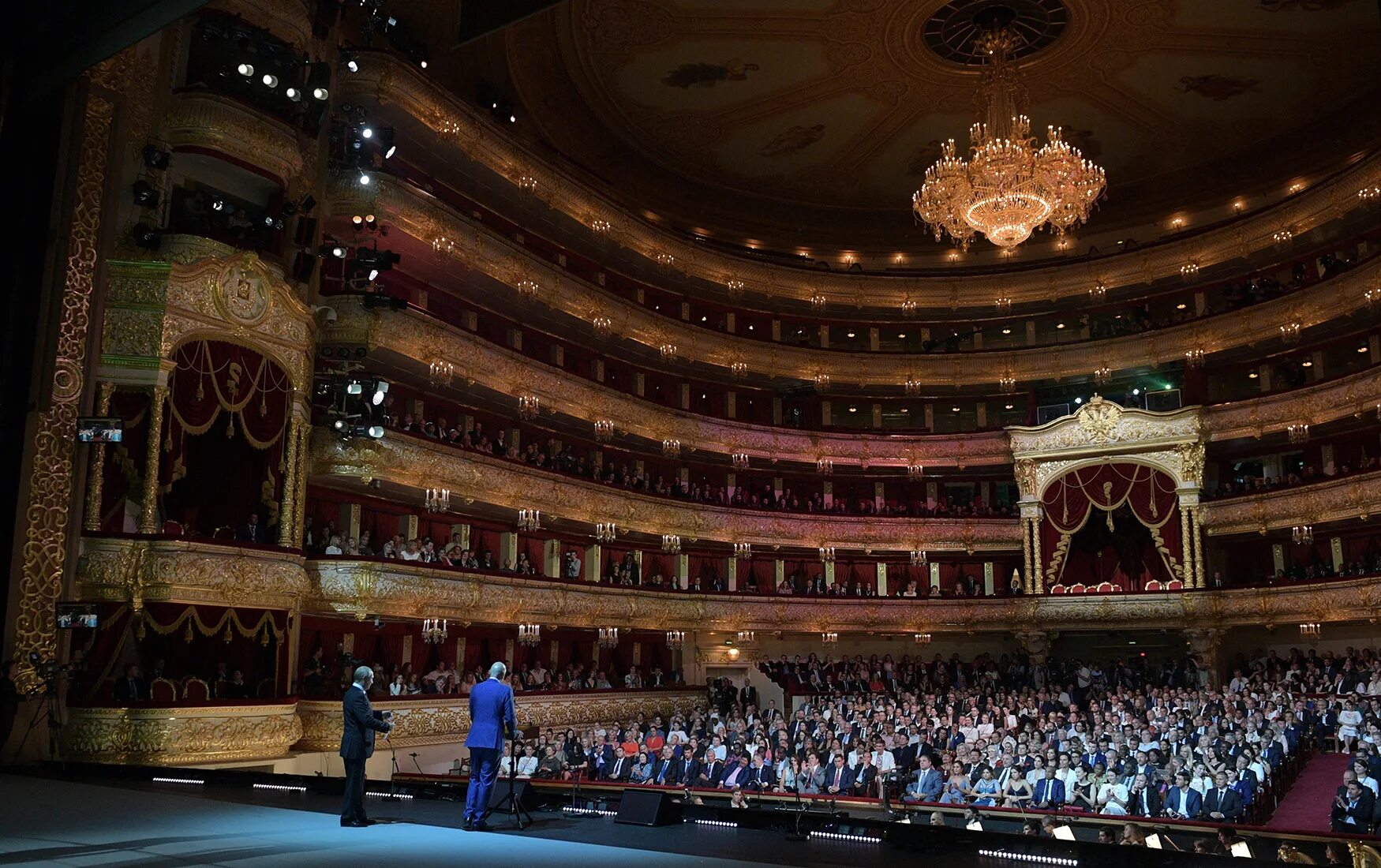 Concerts theatre. Оперный театр Армении. Оперный театр Армении внутри. Большой оперный театр в Москве. Большой театр опера.