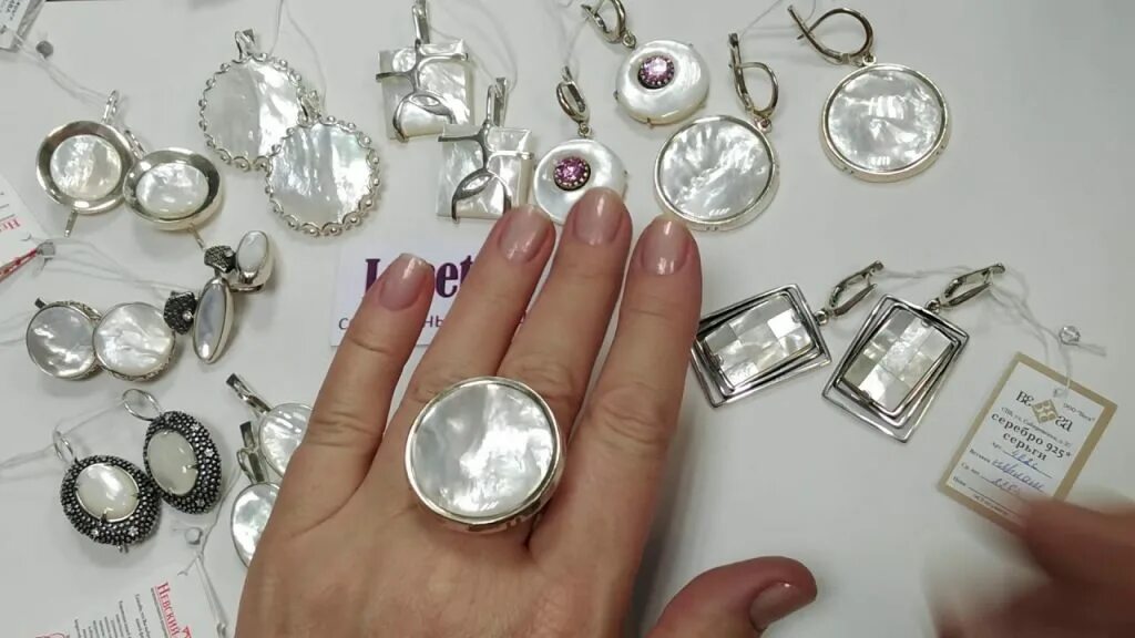 инкрустирова 2 ом перламутром. инкрустация дерева перламутром. инкрустирова 2 ом перламутром. инкрустирова 2 ом перламутром. белый перламутровый камень.