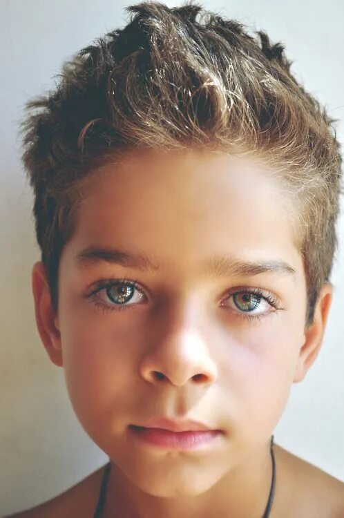 Green eyed boy. Глаза подростка. Сапфировые глаза. Красивый цвет глаз. Дети с зелеными глазами.