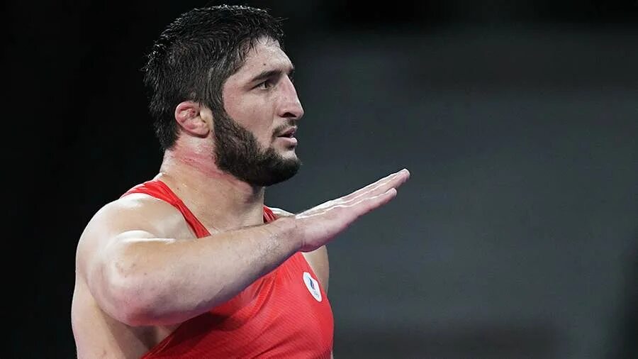 Муса евлоев токио. Евлоев олимпийский чемпион. Абдулрашид садулаев олимпийский чемпион. Абдулрашид садулаев шея. Борцы олимпийские чемпионы.