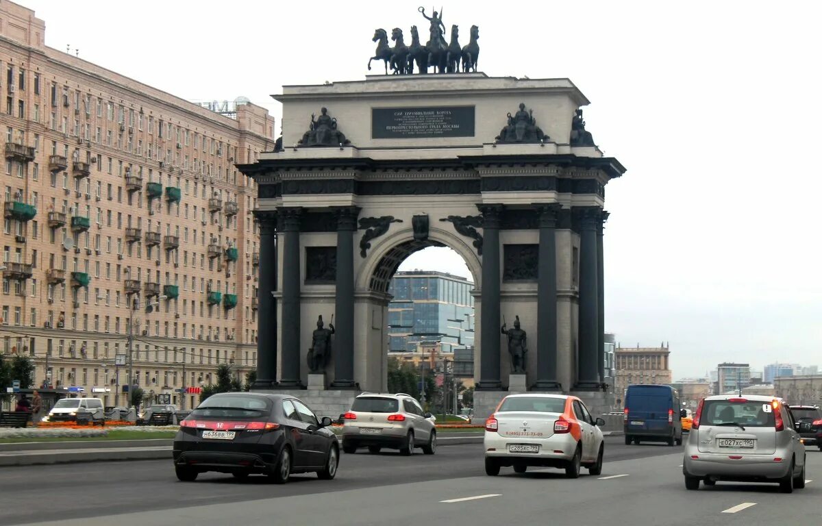 Арка агентство. Триумфальная арка в Москве на Кутузовском. Москва Суворовская улица 27 Триумфальная арка. Ворота на Кутузовском проспекте. Арка на Кутузовском проспекте Векторная Графика.