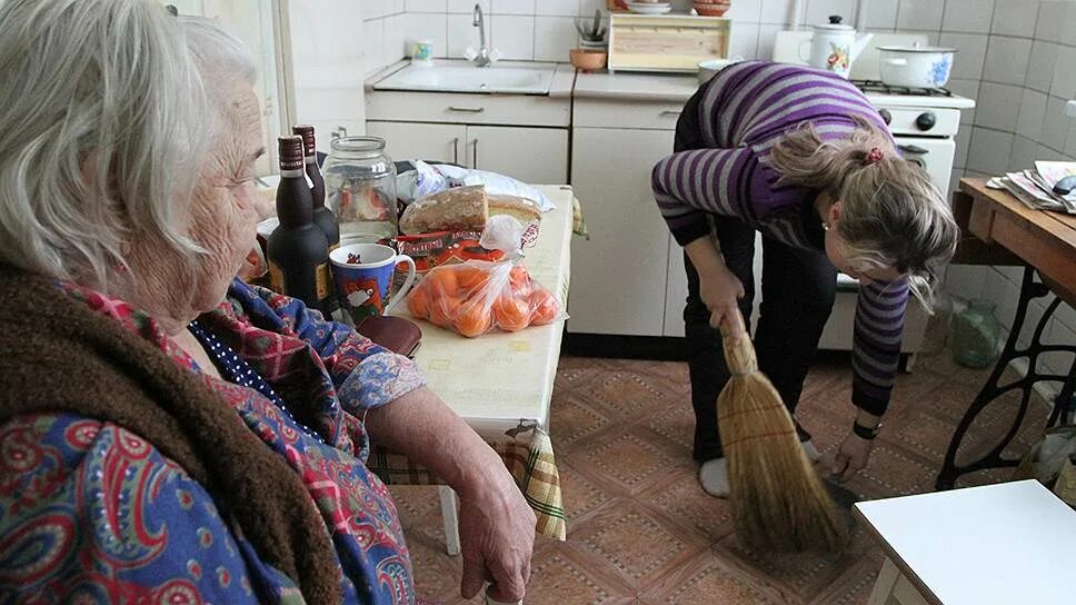 Социальное бытовое обслуживание пожилых людей. Соц работник. Социальный работник фото. Соцработники Подмосковья.