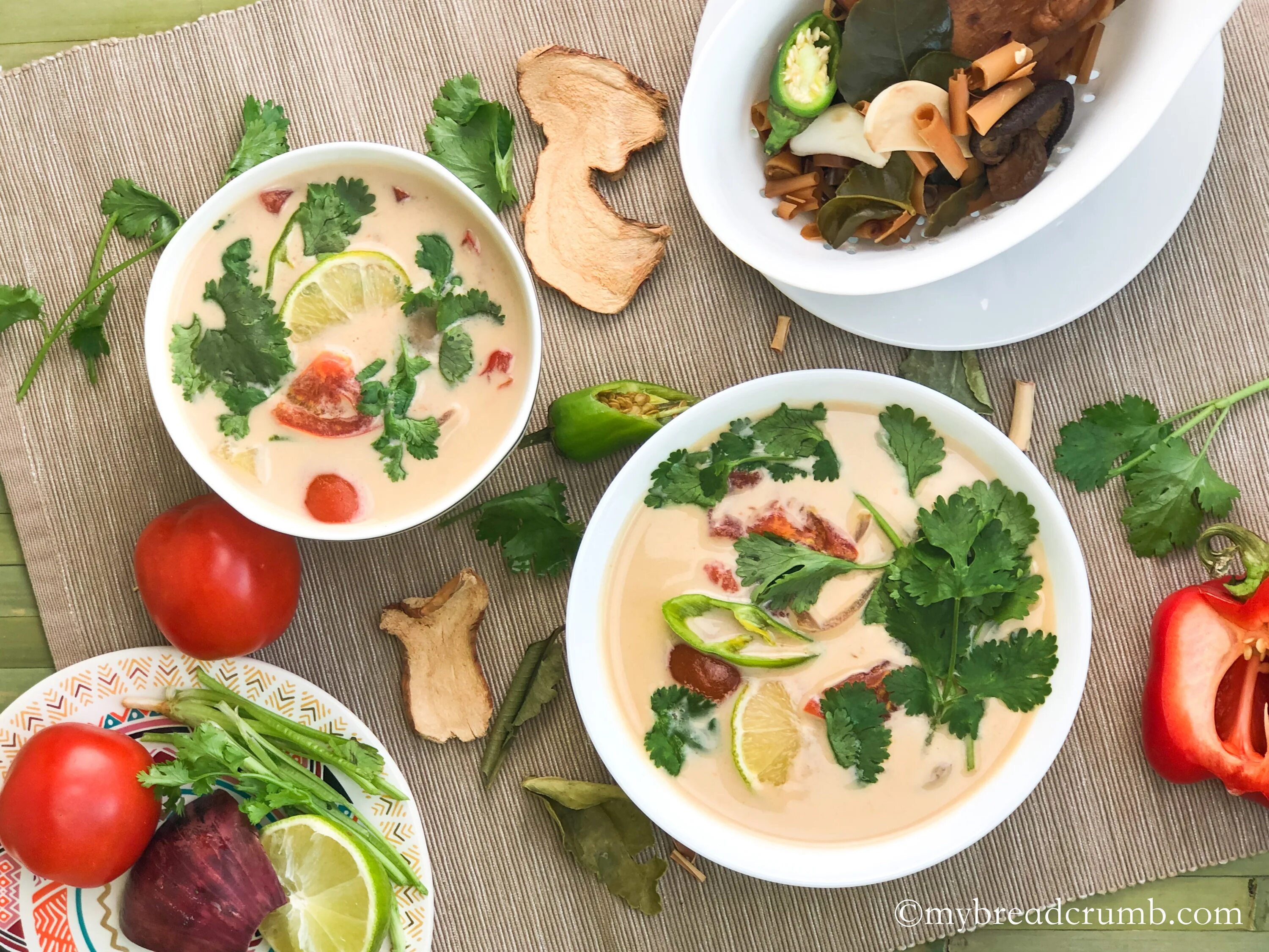 Том ям вегетарианский. Веганский том ям. Tom yum soup. Том ям вегетарианский. Паста рамен.
