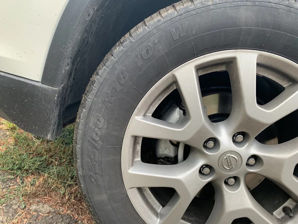 Диски 235 60 r18. 23555r18 x-trail 32. 235 60 r18 nissan x-trail t32. колеса 23560 r18. диски r18 x-trail t32 резина.